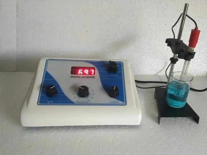 Deluxe Digital Ph Meter (Accuracy +- 0.01 pH +- 1mV)